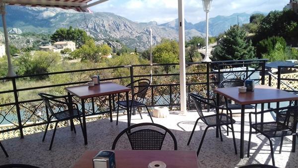 Pension El Pirineo Confrides Luaran gambar