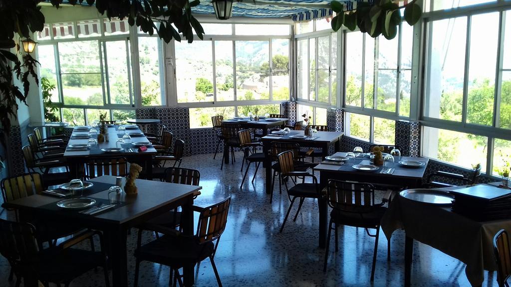 Pension El Pirineo Confrides Luaran gambar